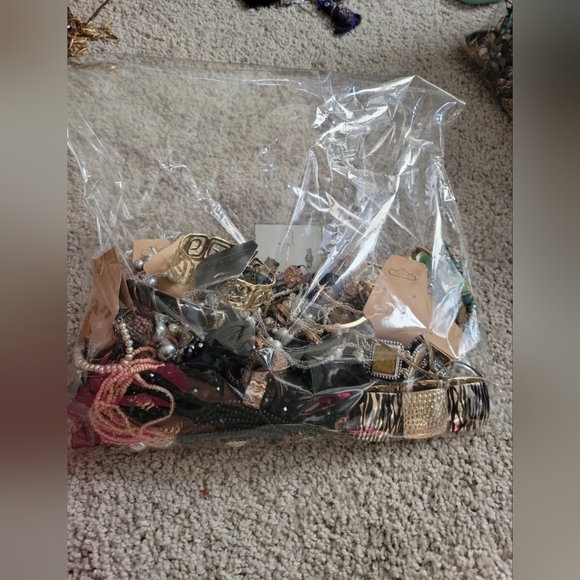 Mystery Costume Jewelry Bag 2.7 pounds - Picture 6 of 12